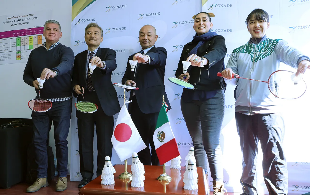 Adriana Martínez, subdirectora de Cultura Física de la CONADE, encabeza entrega de equipo deportivo (5)