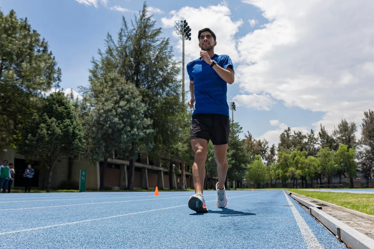 Andres Olivas, marchista olímpico en 20 kilómetros (5)