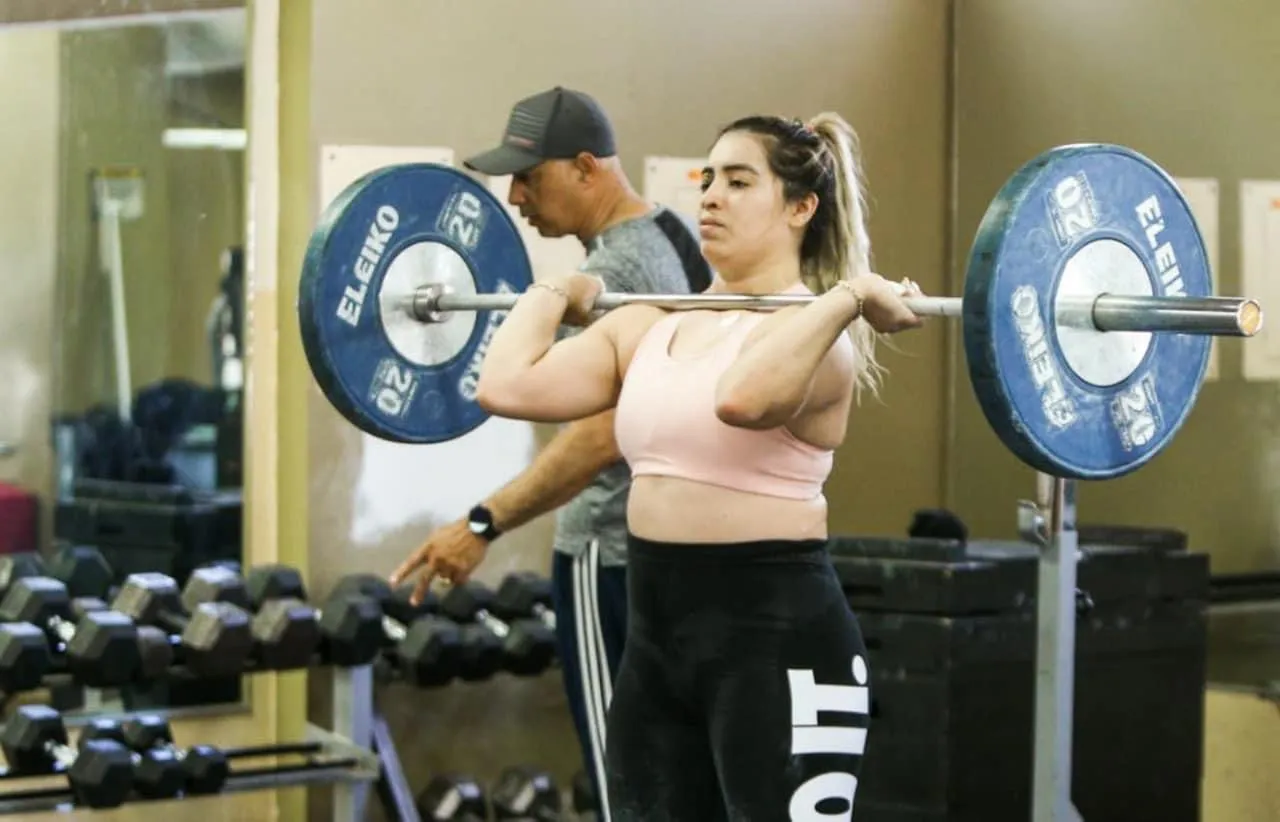 Aremi Fuentes, seleccionada nacional de levantamiento de pesas (1)