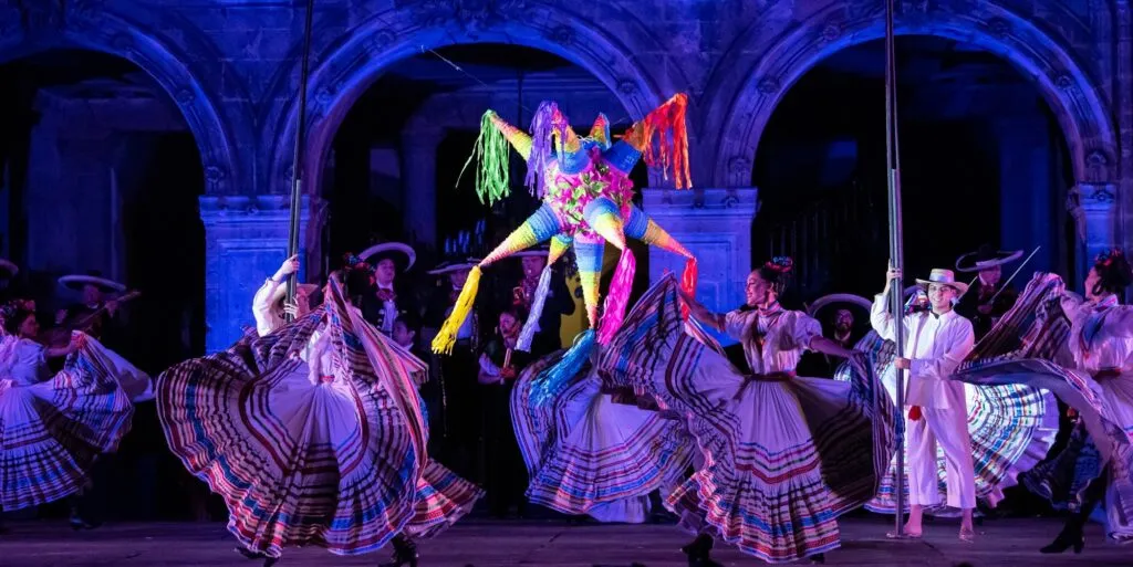 Ballet-Folklorico-de-Mexico-de-Amalia-Hernandez-1712-1024&#215;513