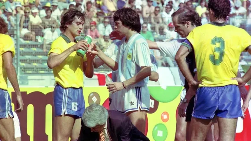 El escándalo del “bidón de Branco”: la polémica que marcó el Argentina vs Brasil en Italia 1990
