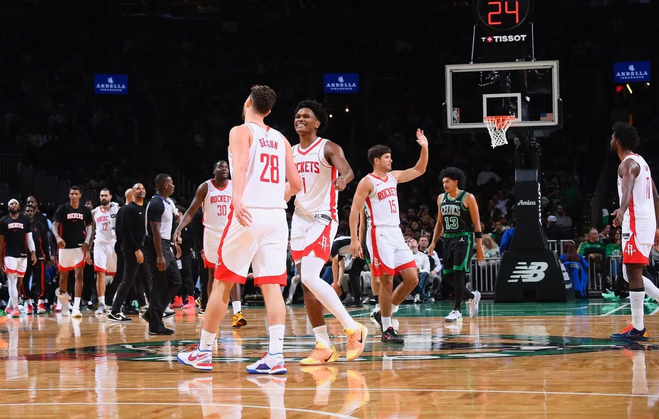 la exhibición de Houston Rockets, que derrotaron a los Boston Celtics por 101-128, mientras que los Indiana Pacers,