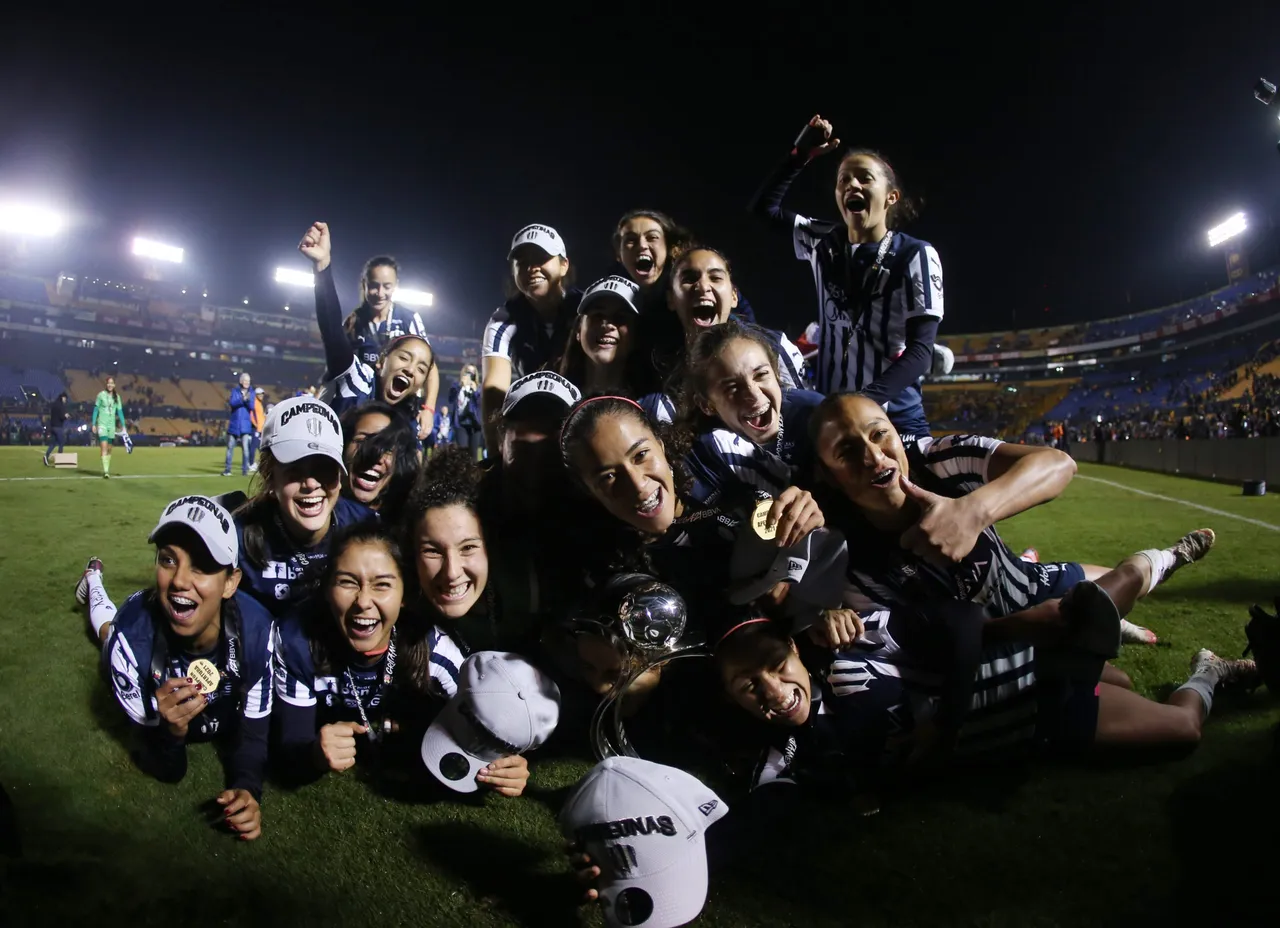 CAMPEONAS RAYADAS