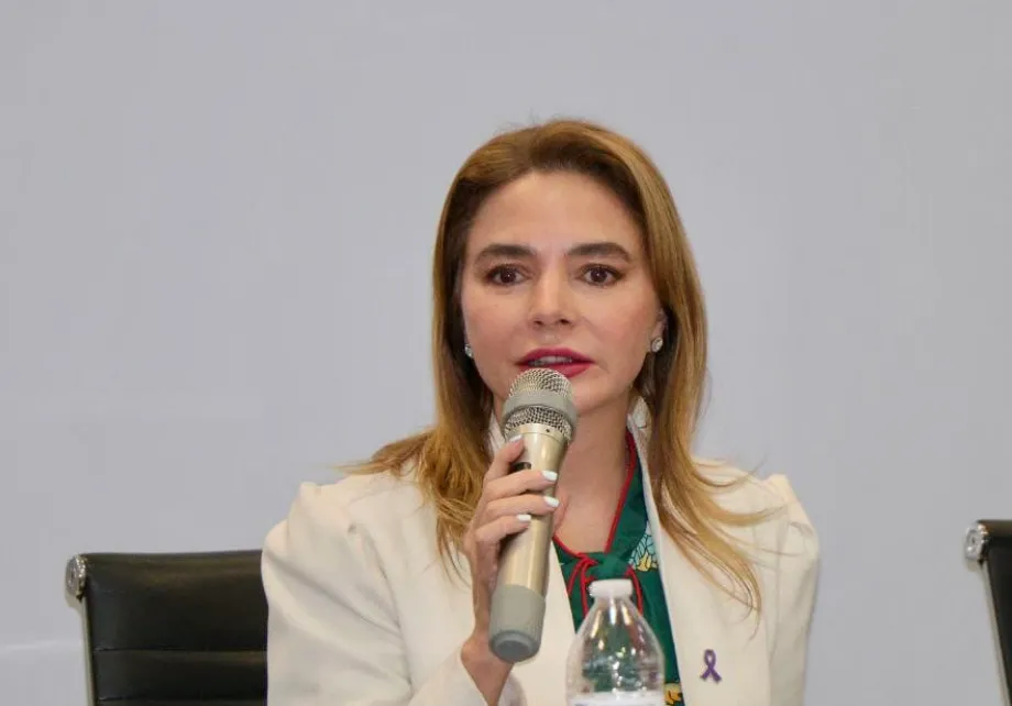 CARLA HUM