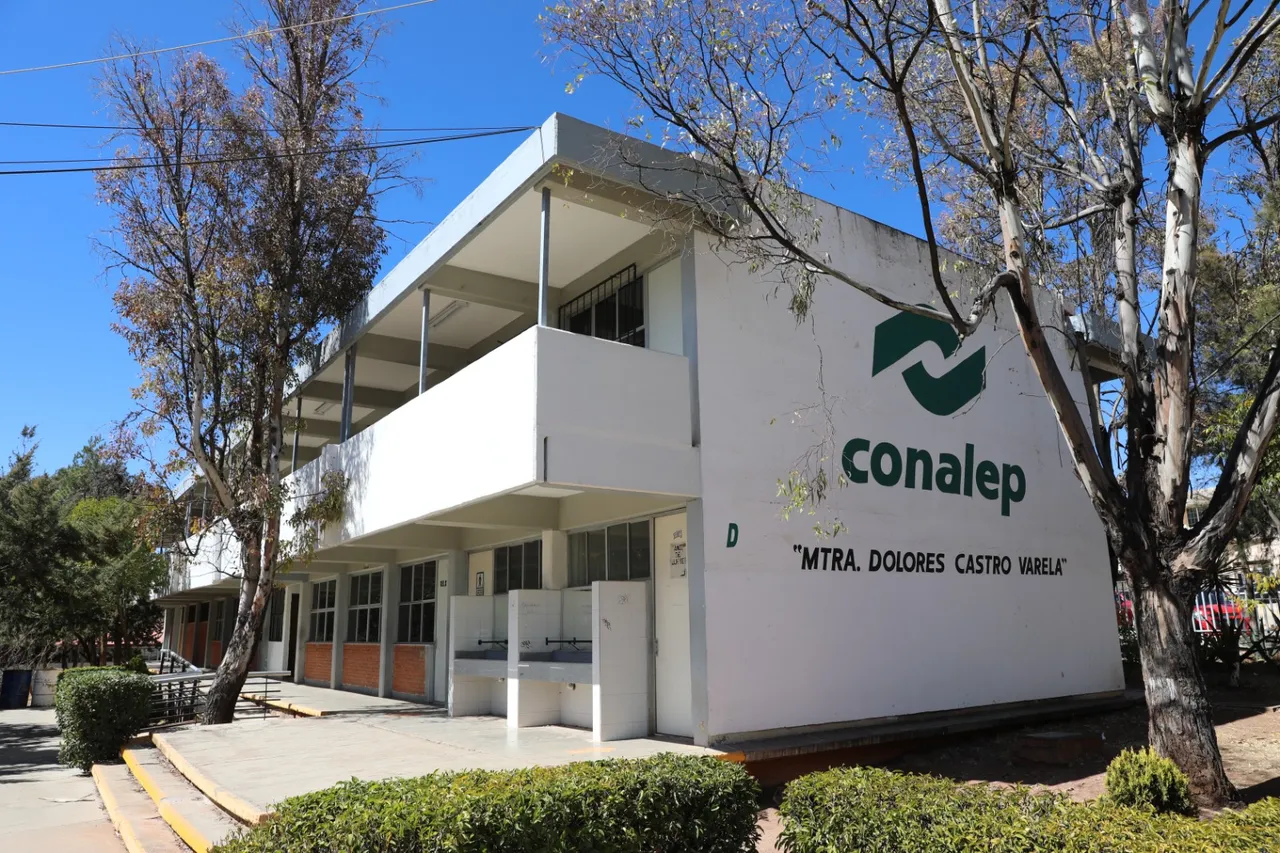 Estudiantes de CONALEP en CDMX podrán disfrutar de aulas renovadas y talleres equipados gracias al programa La Escuela es Nuestra