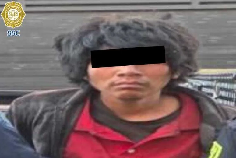 “Persecución de un sujeto que agredió a una oficial y le quitó su arma de cargo en calles de Iztacalco.”