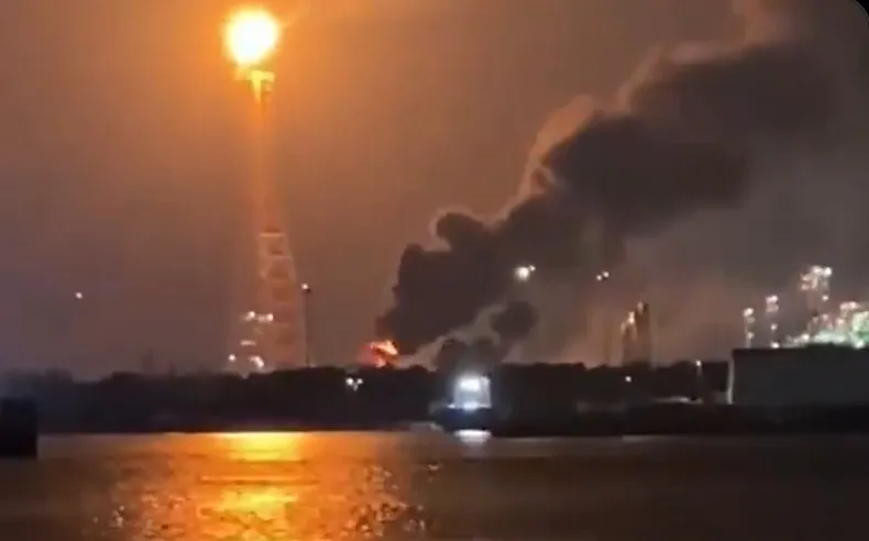 Pemex controla incendio en la Refinería Olmeca de Dos Bocas