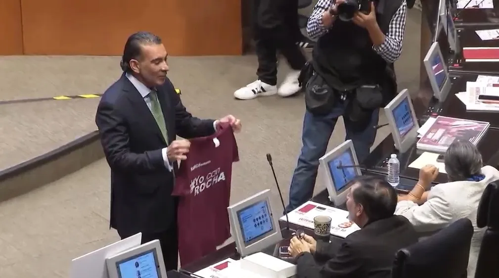 Reta senador del PVEM, Luis Armando Melgar a Fernández Noroña a ponerse camiseta para defender a Rocha Moya.