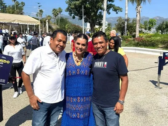 La gobernadora Evelyn Salgado con Jesús Zamora Cervantes y  Marco Antonio Velázquez Jirón, ambos detenidos.