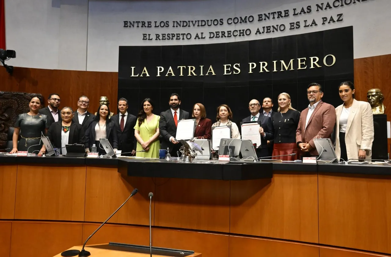 Chocan Morena y la oposición por relación con EU y ratificación de Roberto Lazzeri
