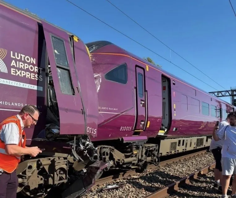 Caos ferroviario en Reino Unido tras choque entre dos trenes en Bedford