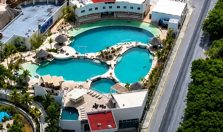 Lanzan petición para rescatar a delfines de Ventura Park