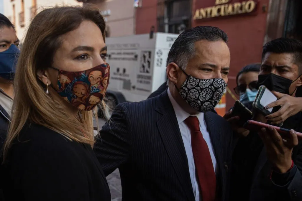 Carla-Humphrey-y-Santiago-Nieto-se-casaron-este-fin-de-semana-esto-es-lo-que-sabemos-1024&#215;682