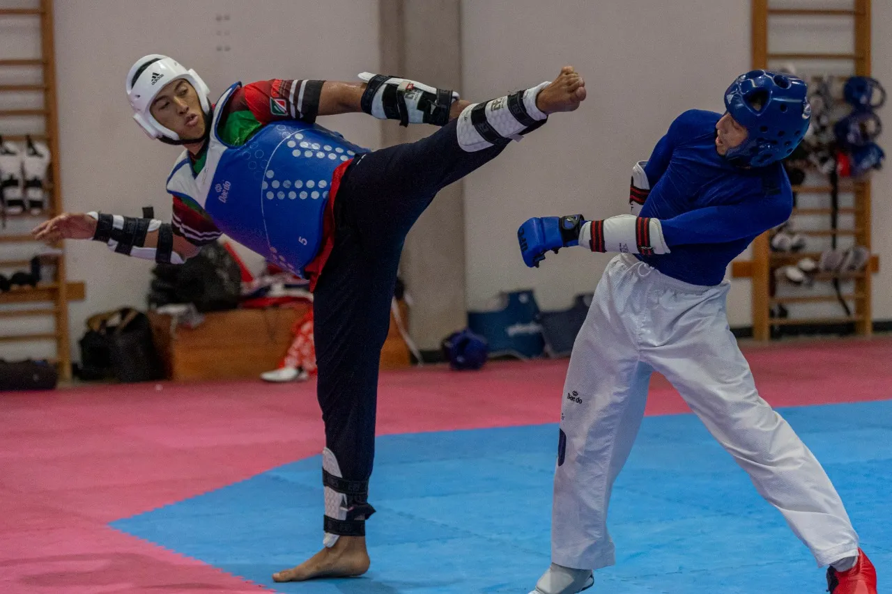 Carlos Sansores se afina rumbo a Copa Presidente y Grand Prix de Taekwondo (5)