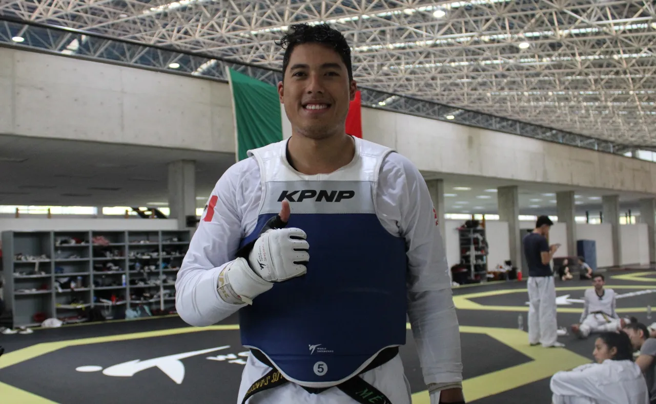 Carlos Sansores se prepara para el Mundial de Taekwondo Azerbaiyán 2023