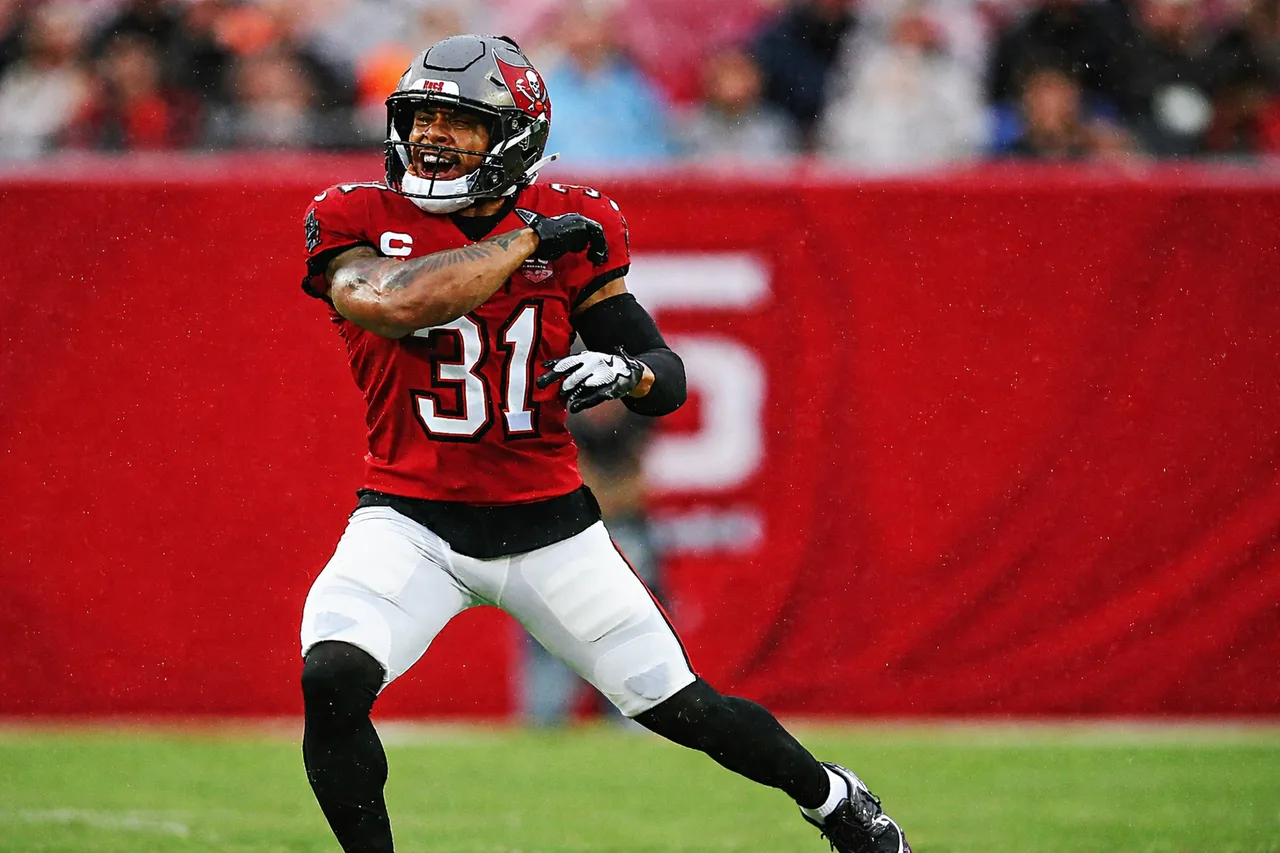 Los Tampa Bay Buccaneers derrotaron este sábado 16-14 a los Carolina Panthers en la semana 18, última de la temporada de la NFL, triunfo