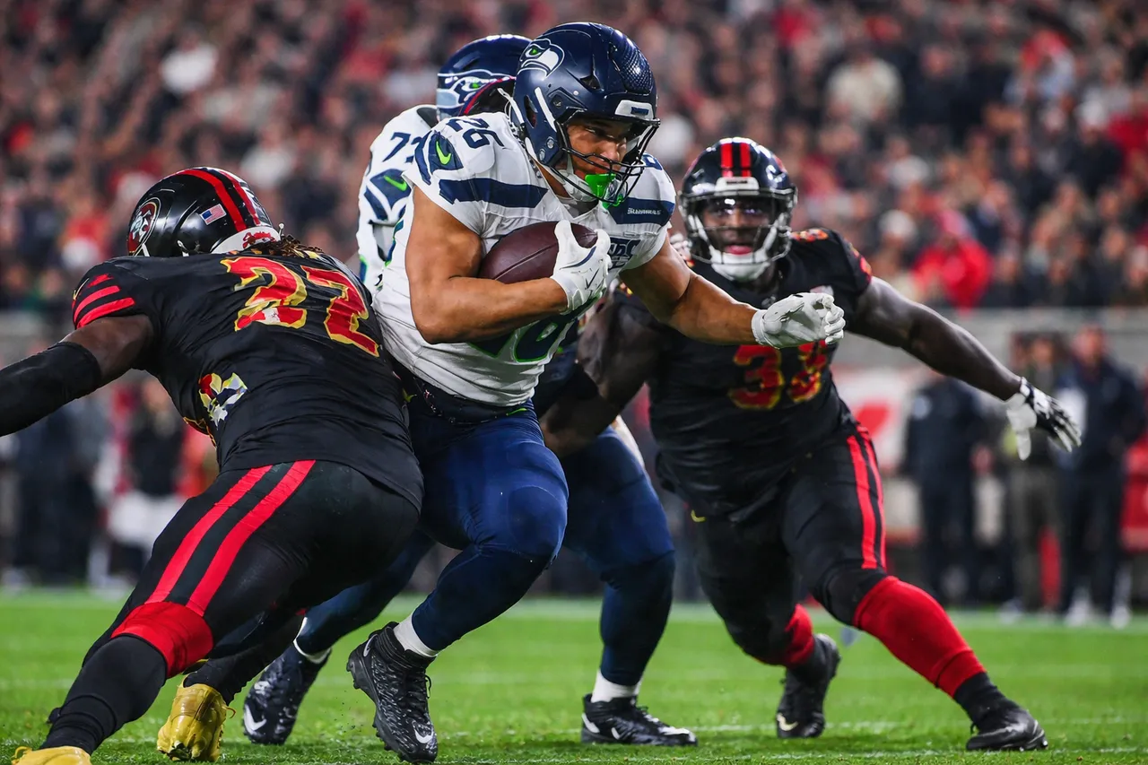 Los Seattle Seahawks se impusieron este sábado 3-13 a los San Francisco 49ers con lo que obtuvieron el título de la división Oeste y el primer luga
