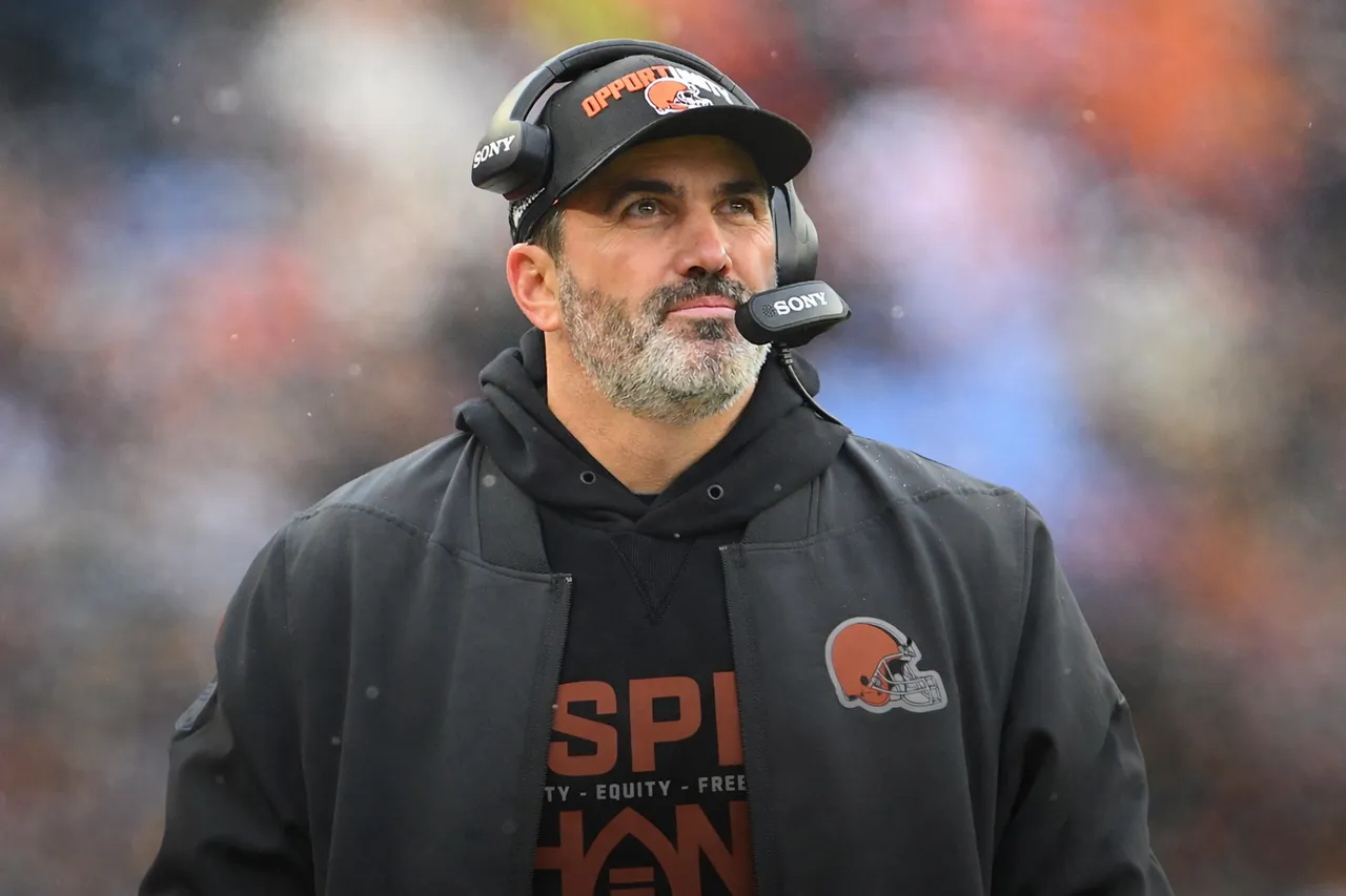 Los Cleveland Browns de la NFL anunciaron este lunes el despido del entrenador Kevin Stefansk