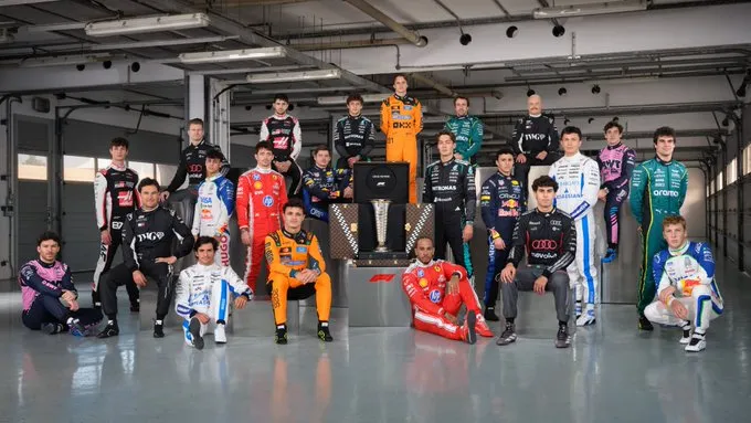 Checo regresa