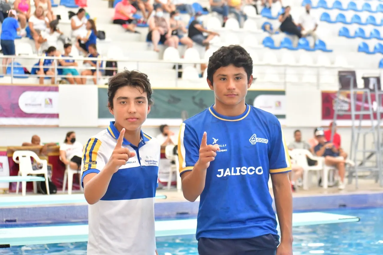 Clavadistas jaliscienses Alejandro Flores Jiménez y David Gabriel Vázquez (2)