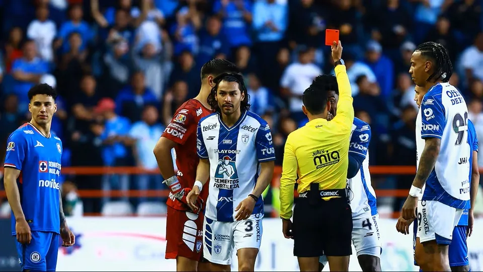 Comisión de arbitros reconoce error en penal marcado a favor de Cruz Azul