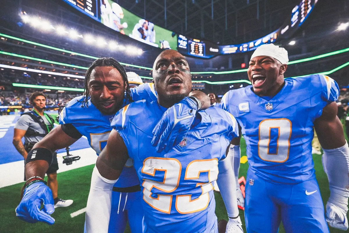 Los Angeles Chargers vencieron este lunes por 22-19 a los campeones Philadelphia Eagles en extra tiempo, al final de la semana 14 de la temporada de la NFL.