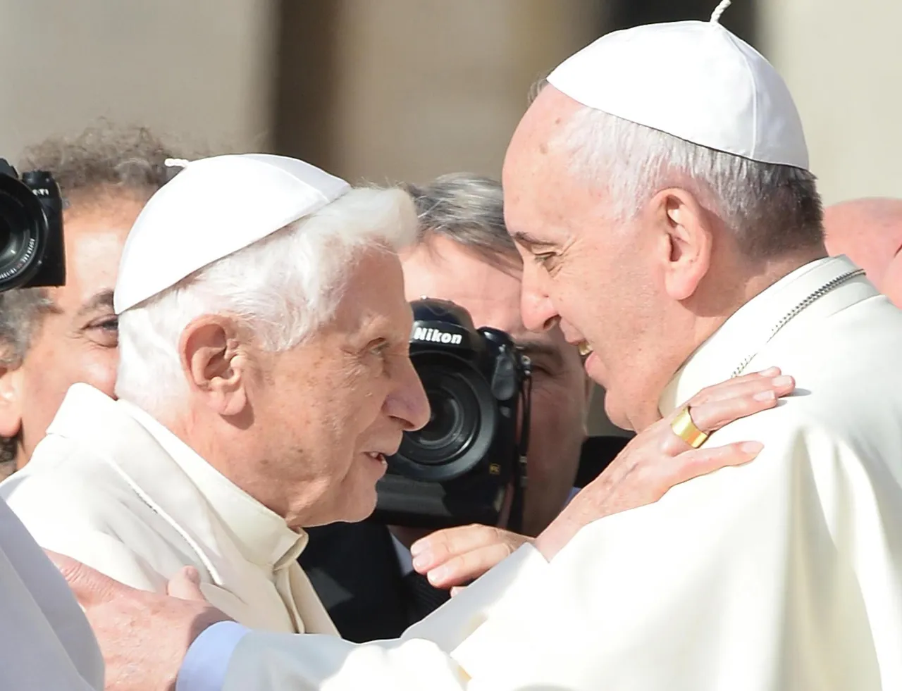 El Papa Emérito Benedicto XVI muere a los 95 años