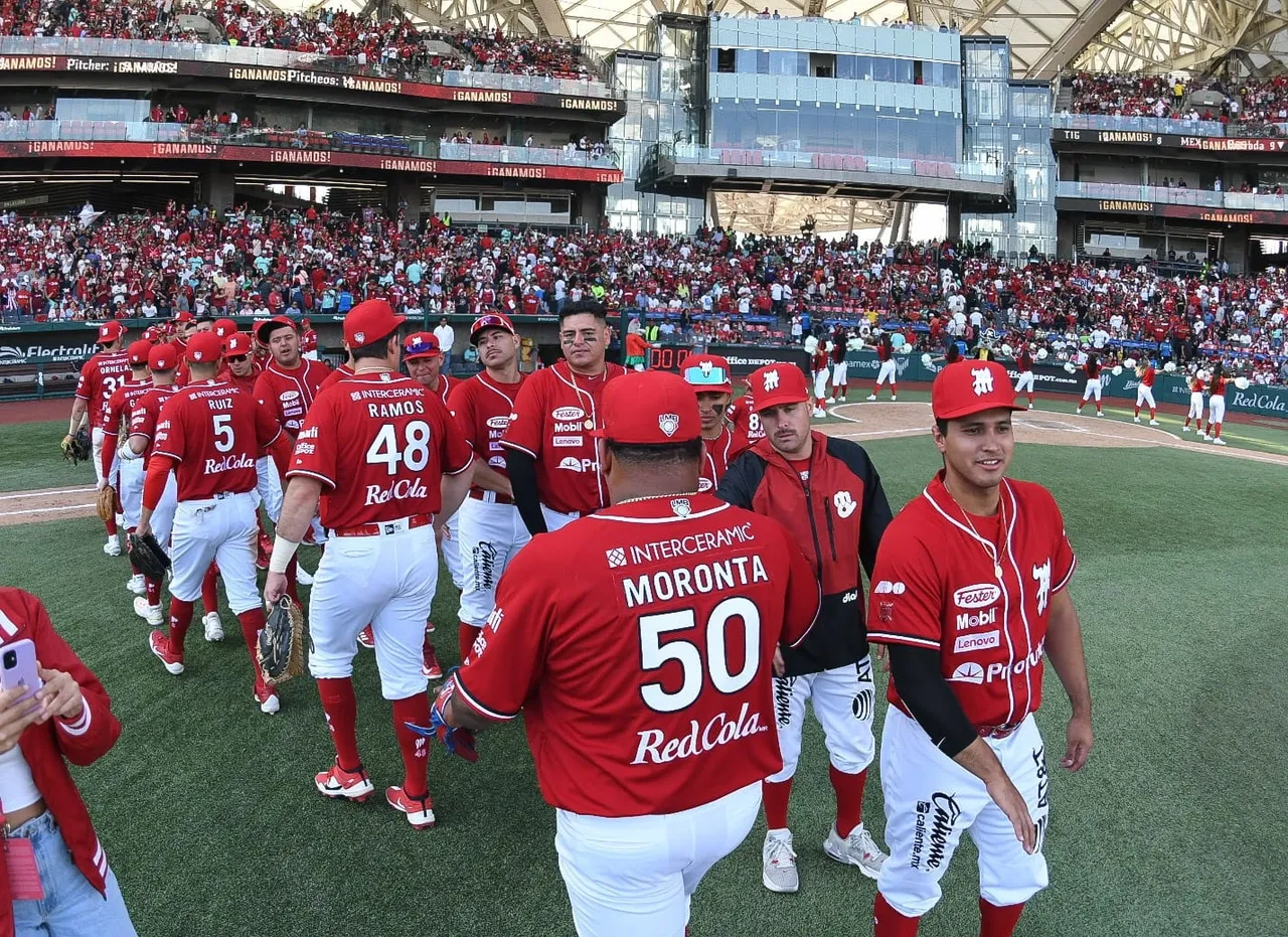 DIABLOS CELEBRA TRIUNFO Y BARRIDA