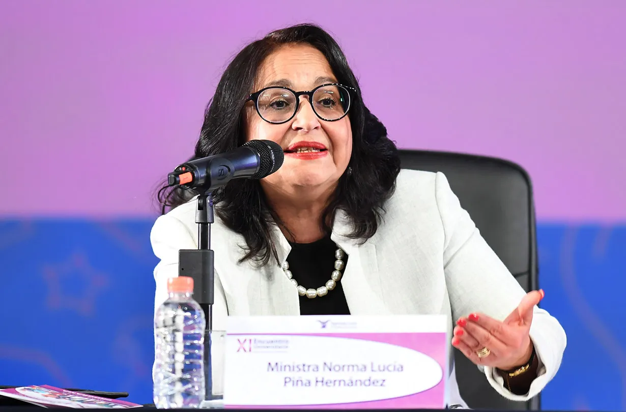 MINISTRA PIÑA