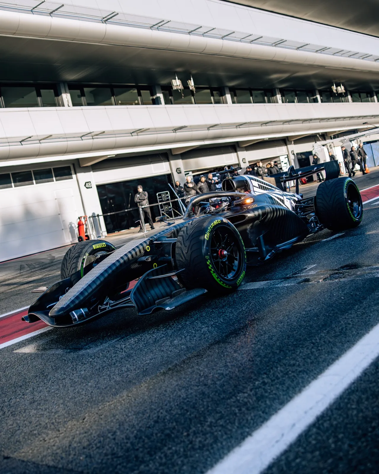 El esperado debut de Cadillac en la Fórmula 1 arrancó este lunes en el circuito de Montmeló, Barcelona.