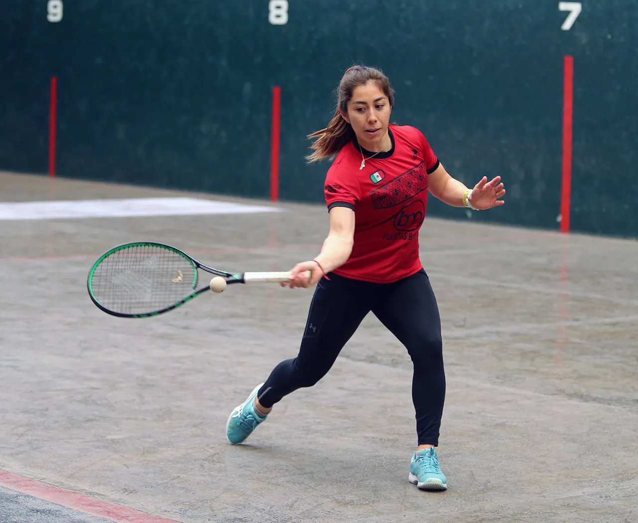 Dulce Figueroa, jugadora mexicana de frontón, durante su participación en el Torneo Internacional de Frontenis de 1ra Fuerza en Ciudad de México (1)