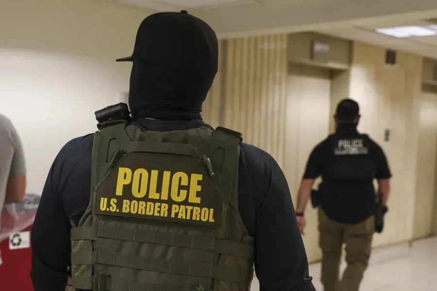 Redada Masiva en Chicago Desata el Miedo y Acusaciones