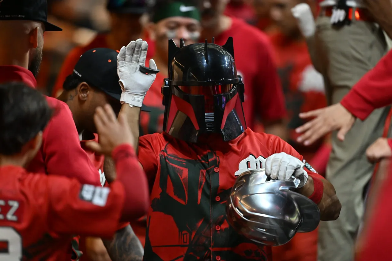 Con una explosiva reacción en la décima entrada, los Diablos Rojos del México (9-5) firmaron una remontada memorable al anotar cinco carreras y vencer 10-9 a los Guerreros de Oaxaca