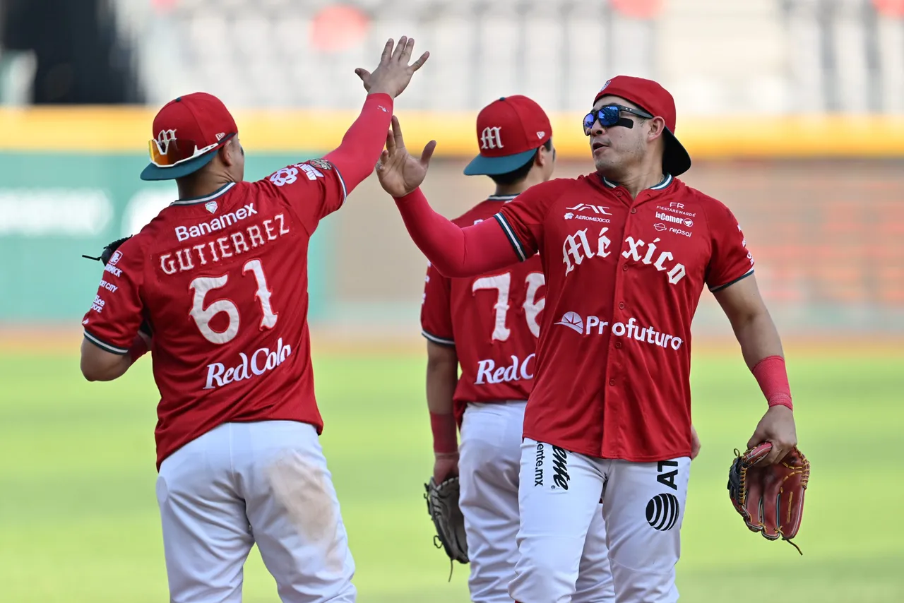 Los Diablos Rojos del México (25-14) aprovecharon un explosivo arranque de cinco carreras en la primera entrada para encaminarse a una victoria de 6-2 sobre los Conspiradores de Querétaro