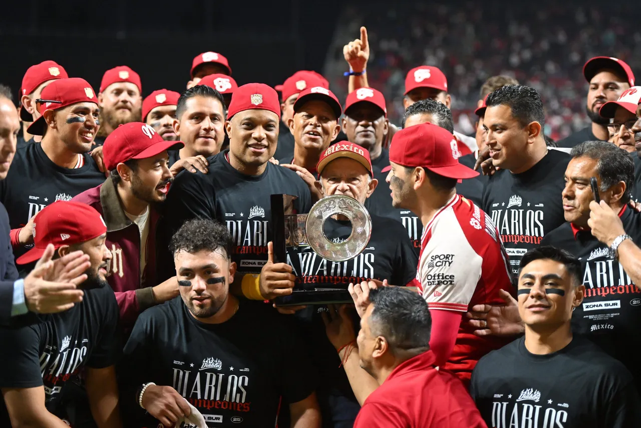 Los Diablos Rojos del México su gran paso por la Liga de verano al derrotar por marcador de 12-6 a los Piratas de Campeche en el Juego