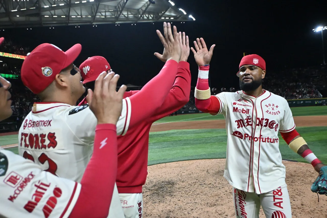 Con ataques de seis y cuatro carreras en el último tercio, otra gran noche de su pitcheo y cinco jugadas de dobles matanzas, los Diablos Rojos del México