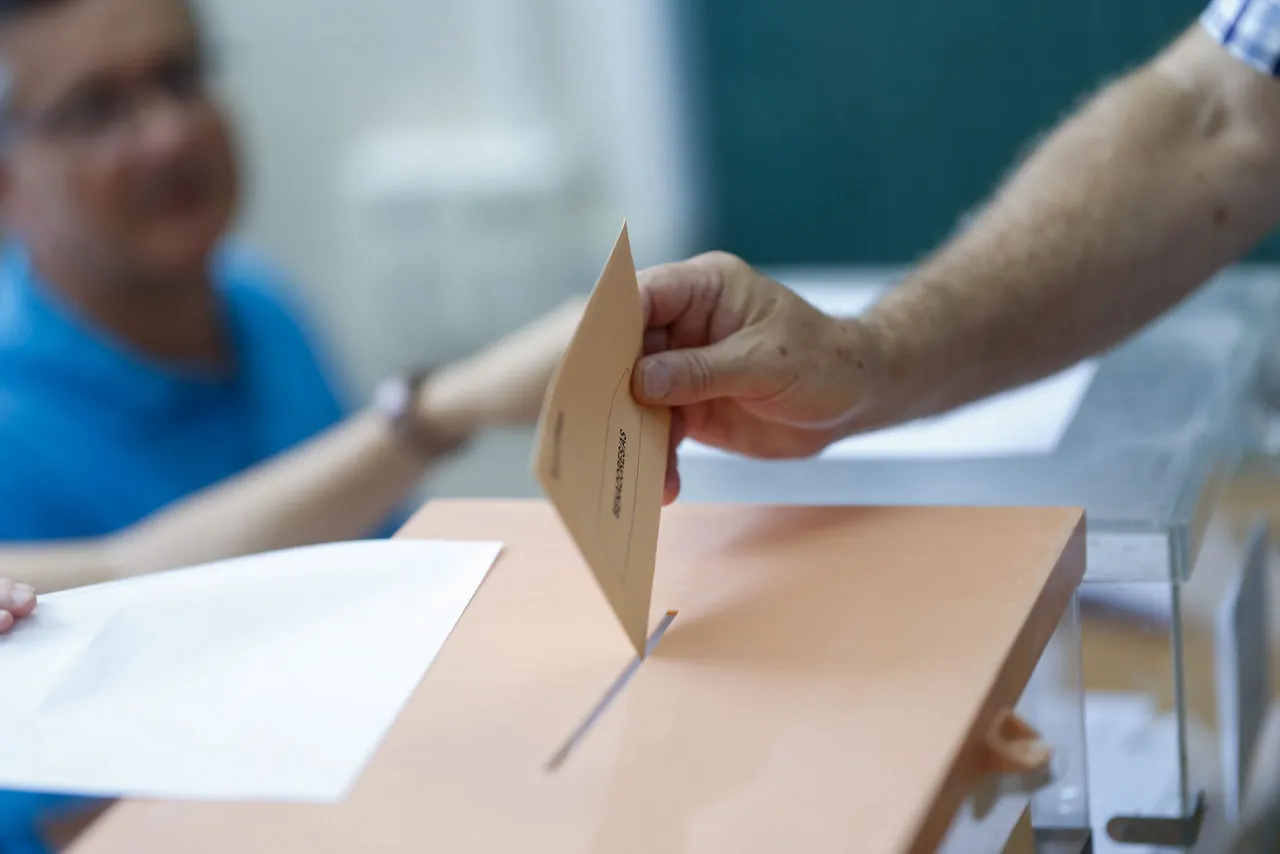 Casi 37,5 millones de ciudadanos llamados a votar mientras los partidos hacen cuentas