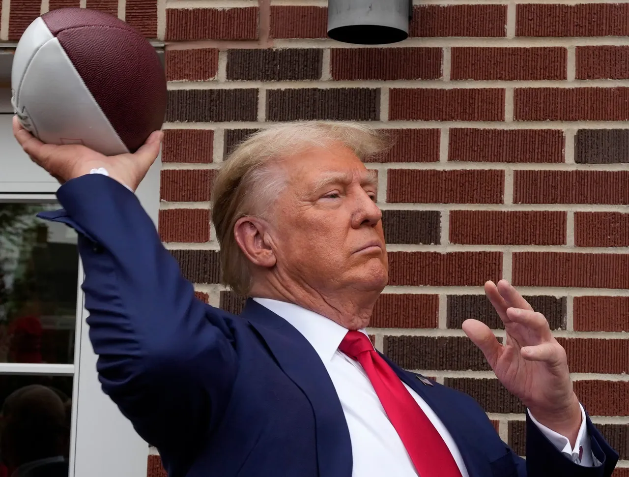 El presidente de Estados Unidos, Donald Trump, tachó este lunes de "ridícula" la nueva regla para los 'kickoff' empleada por la NFL