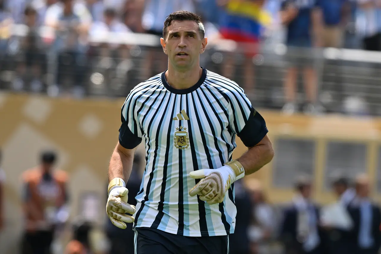 Emiliano 'Dibu' Martínez tenía las maletas hechas para irse y ha tenido que deshacerlas.