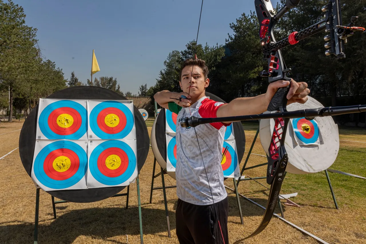 Emilio Treviño, arquero mexicano de recurvo (3)