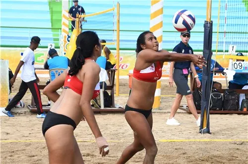 Esperanza Albarrán y Evelyn Ramos, durante la sexta fecha del Tour de Voleibol de Playa NORCECA