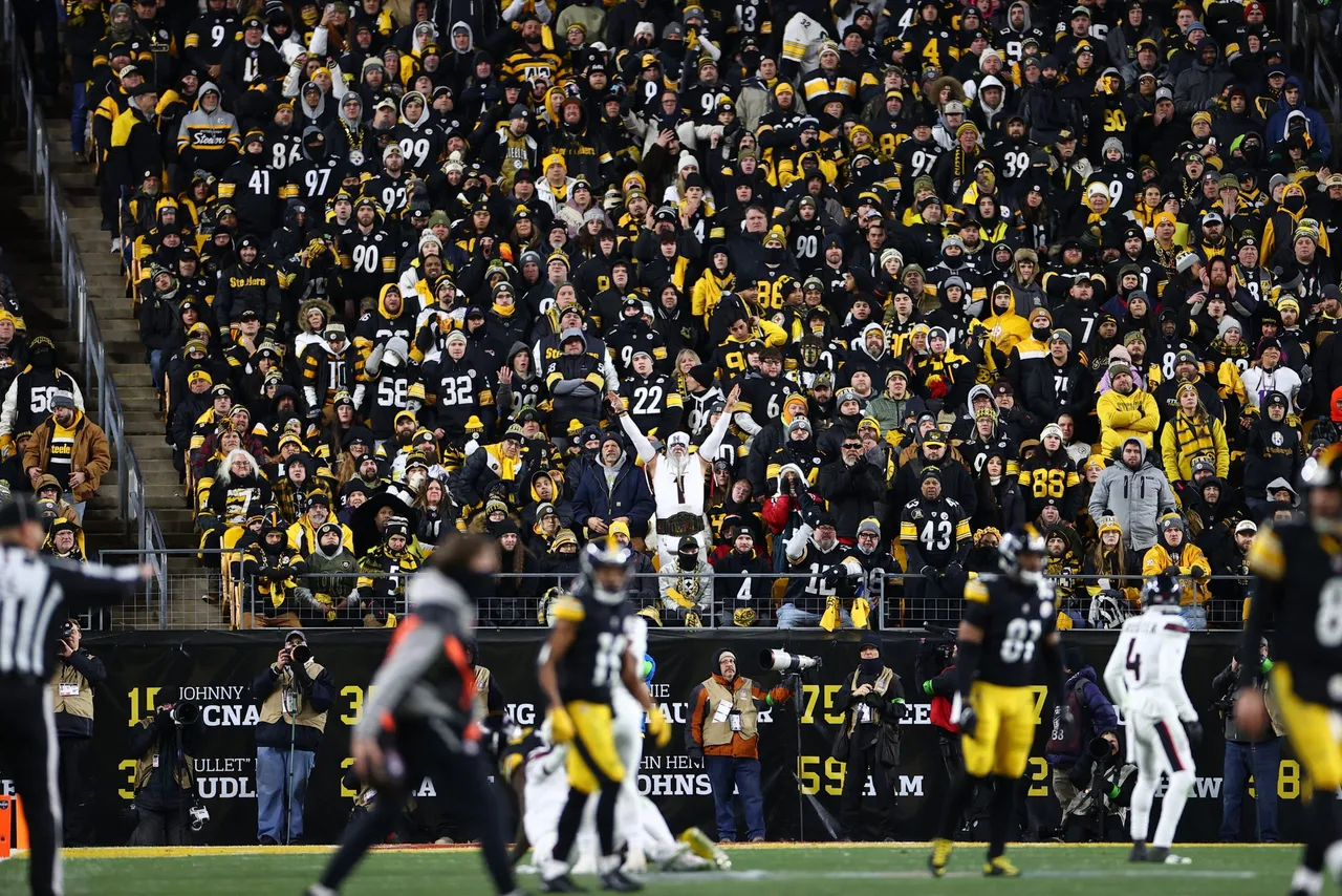 Los Houston Texans derrotaron este lunes por 6-30 a los Pittsburgh Steelers, del veterano Aaron Rodgers, para avanzar a la ronda divisional