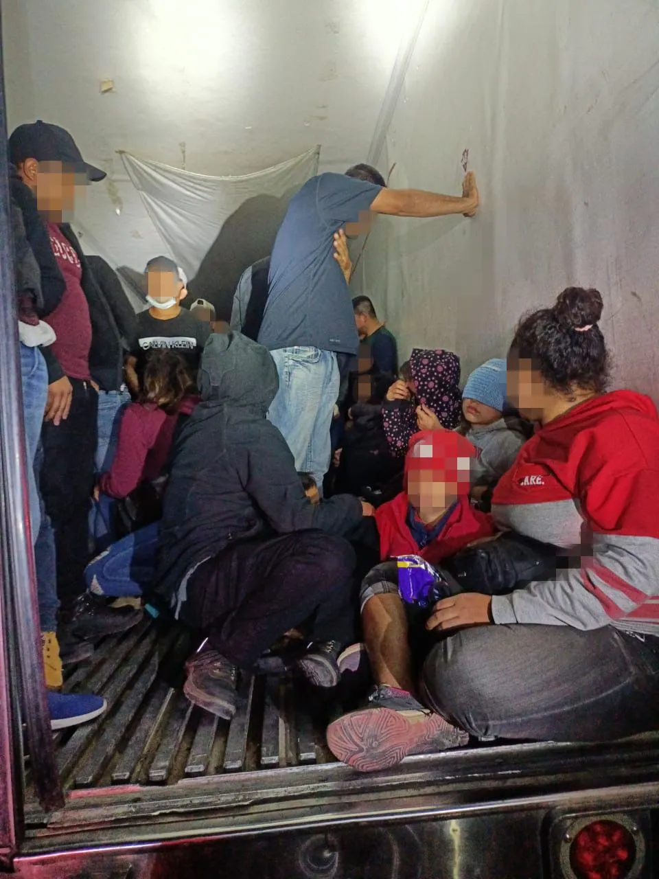 FQLLBrFVkAMeBnm