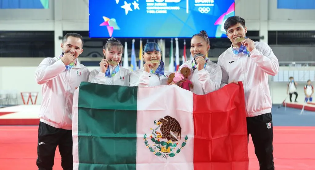 Fabián De Luna, Paulina Campos, Alexa Moreno, Natalia Escalera e Isaac Núñez
