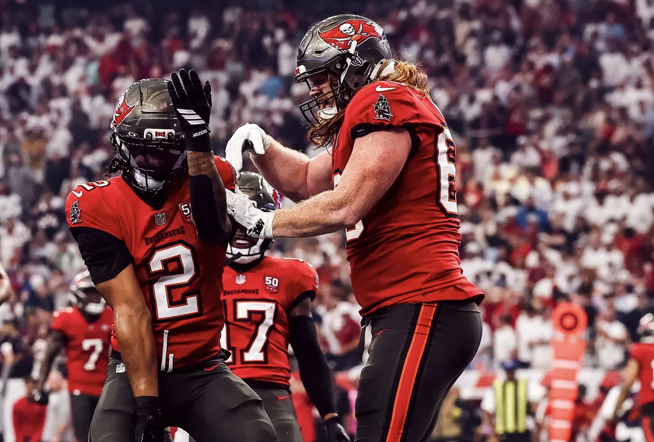 El 'quarterback' Baker Mayfield lideró este lunes a los Tampa Bay Buccaneers en un último drive espectacular que acabó con el 'touchdown'