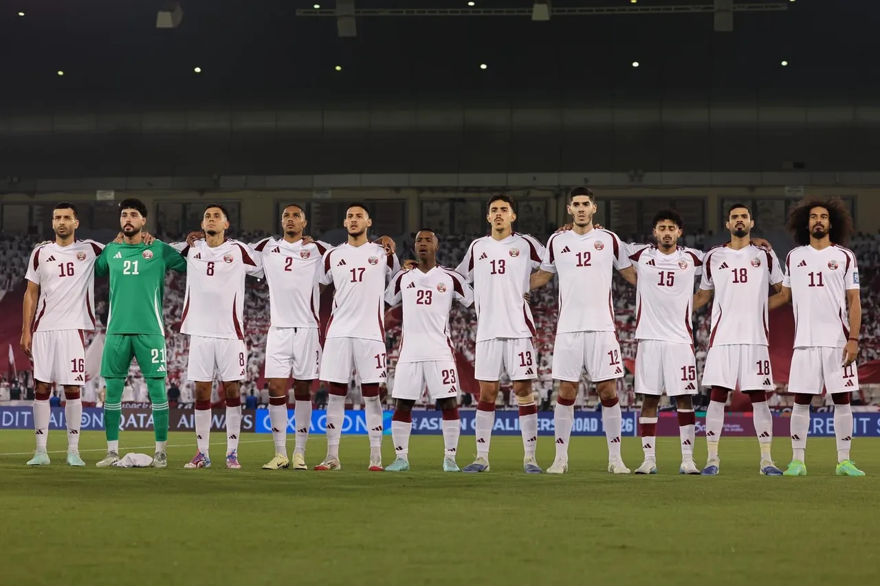 La selección de Qatar venció 2-1 a Emiratos Árabes Unidos, asegurando así su clasificación directa al Mundial 2026, torneo en el que participará por segunda ocasión en su historia.