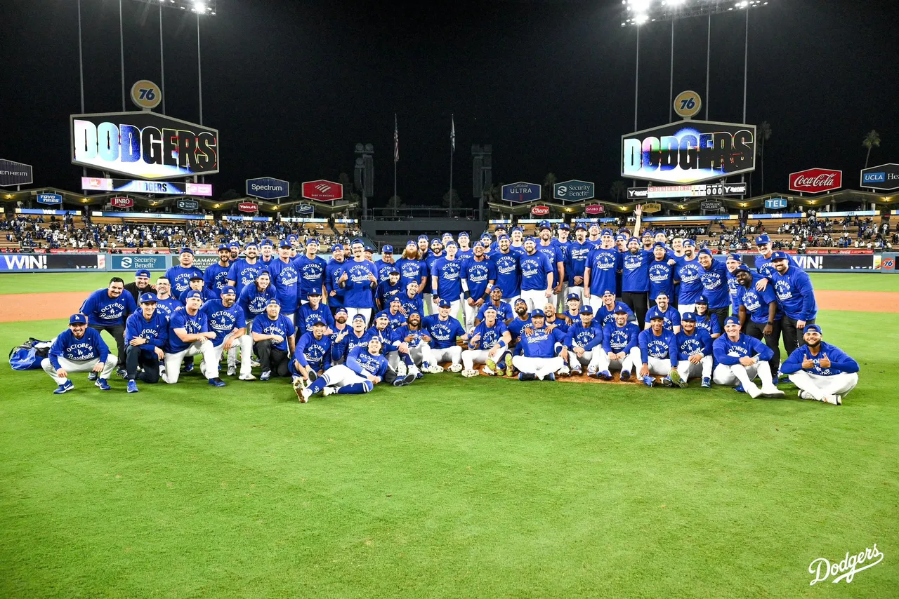 Los campeones Dodgers de Los Ángeles cumplieron con lo previsto al barrer en dos partidos a los Rojos de Cincinnati, mientras que Padre