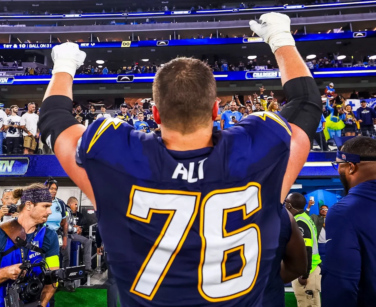 Los Angeles Chargers 37-10 sobre Los Minnesota Vikings en el arranque de la semana ocho de la NFL.