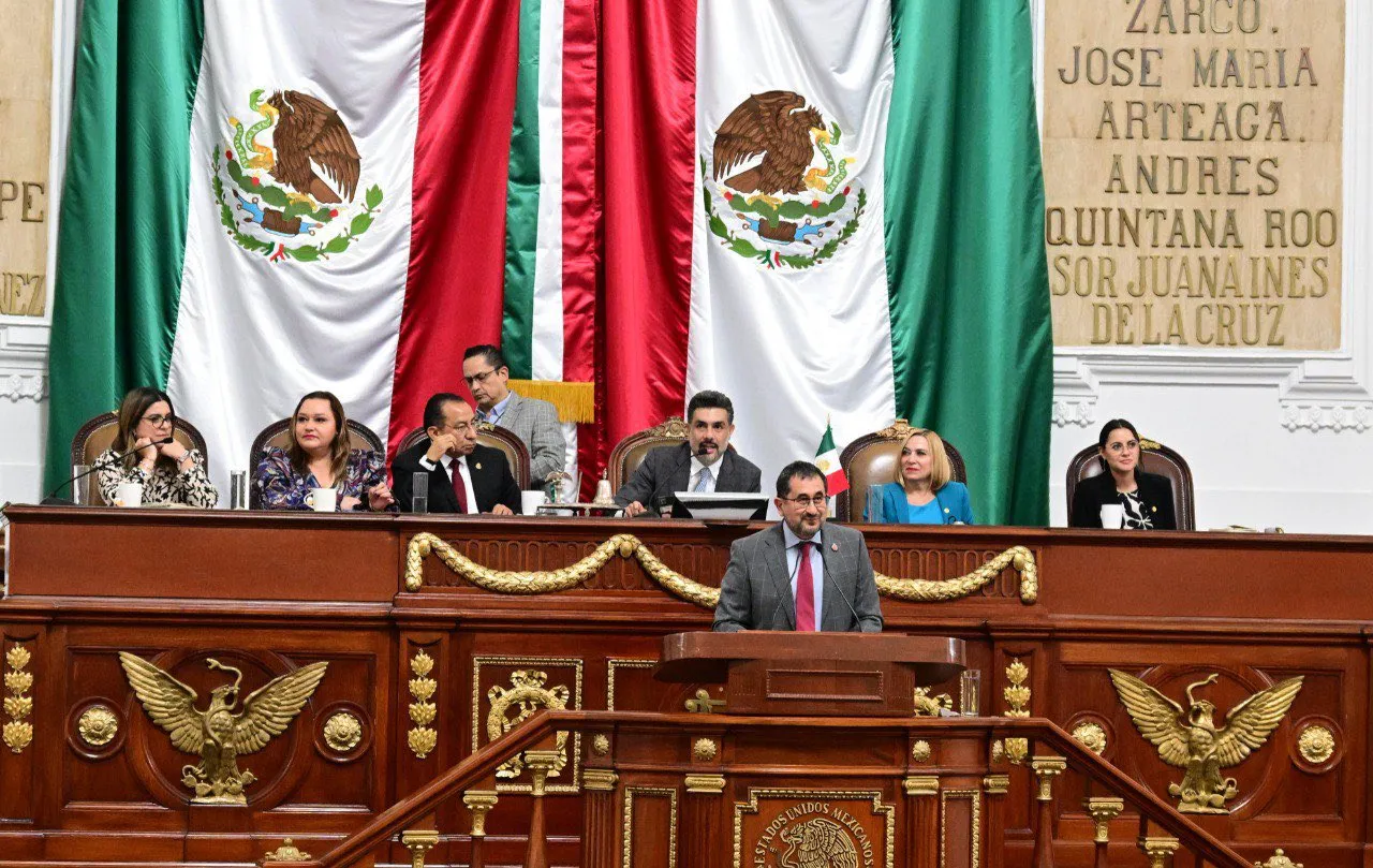 Rinde cuentas ante congreso local el secretario de gobierno local, César Cravioto