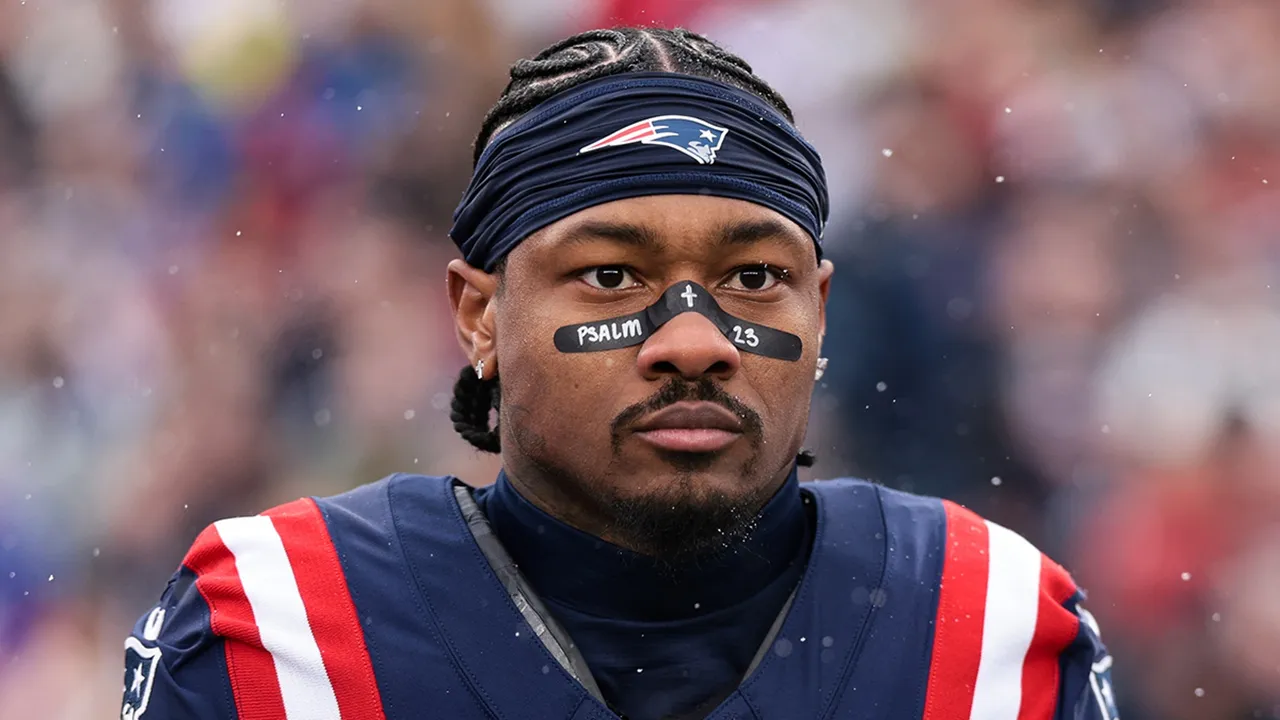 Stefon Diggs, receptor estelar de los New England Patriots de la NFL, enfrenta cargos por estrangulamiento y agresión en un incidente